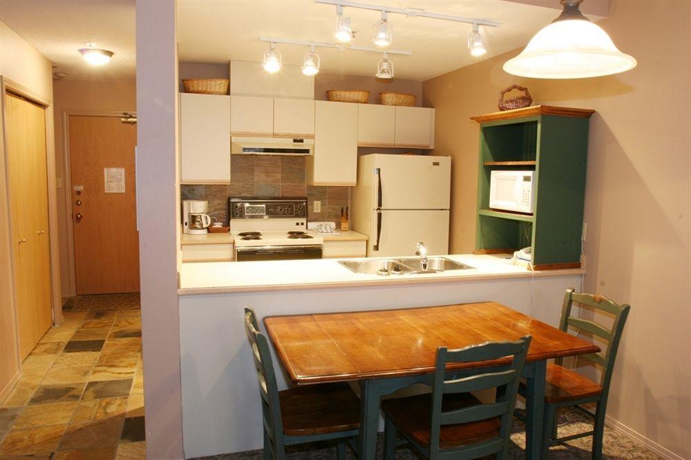 Glacier - Luxury Apartment Whistler
